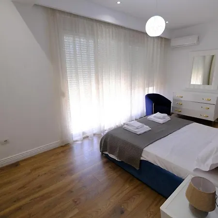 Holiday home Bala